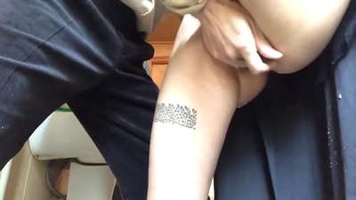 స్కూల్ బాత్రూమ్లో స్కిర్ట్, నిజమైన నురుగు ఉద్వేగం - నా టీచర్ తన వంతు కృషి చేశాడు